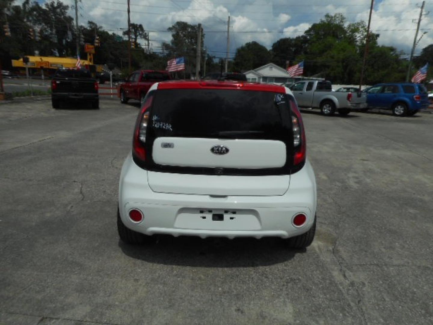 2017 WHITE KIA SOUL + (PLUS) (KNDJP3A59H7) , located at 1200 Cassat Avenue, Jacksonville, FL, 32205, (904) 695-1885, 30.302404, -81.731033 - Photo#6